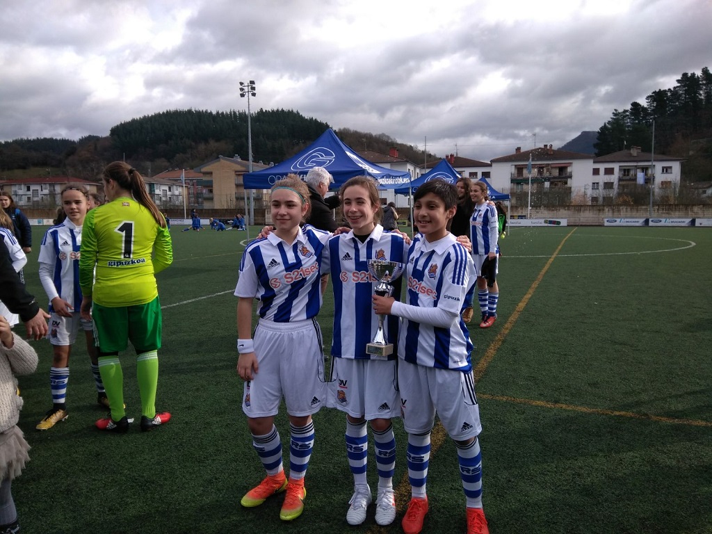 Tres jugadoras del Infantil de Honor convocadas por la Real Sociedad